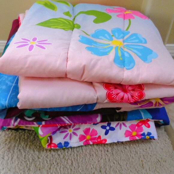 Frozen Floral Breeze Twin/Full Reversible Bedding Comforter - Picture 5 of 7